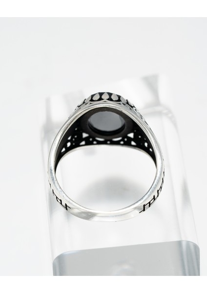 Desenli Siyah Oniks Taşlı 925 Ayar Gümüş Erkek Yüzük – Güçlü ve Asil Tasarım