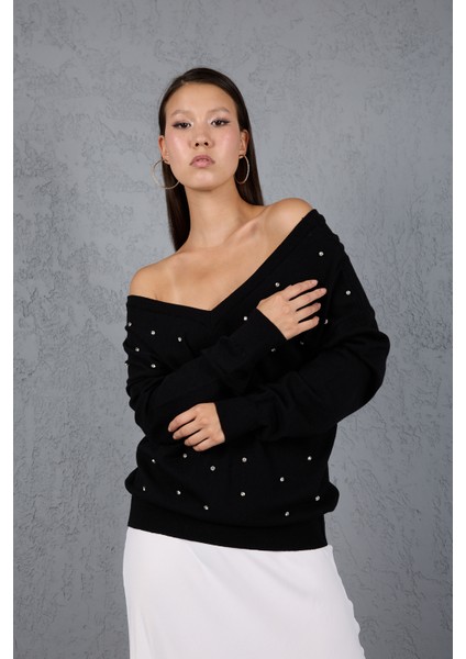 Kadın Siyah Önü Taş Detaylı V Yaka Triko Bluz fiyatları