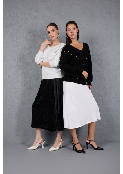 Kadın Siyah Önü Taş Detaylı V Yaka Triko Bluz