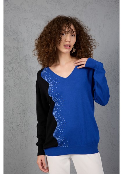 Saks-Siyah Iki Renkli Taş Detaylı V Yaka Triko Bluz