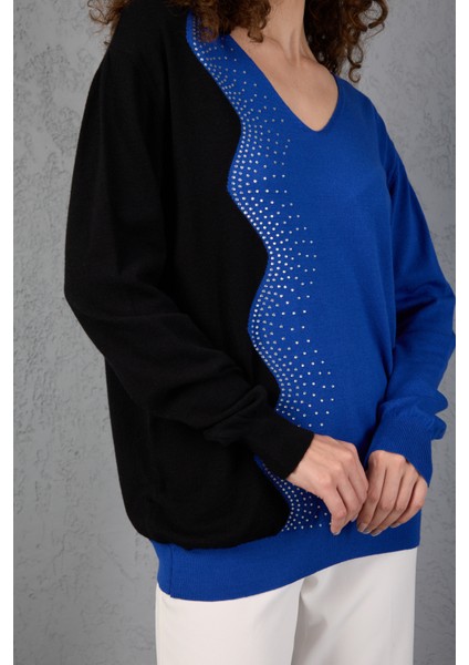 Saks-Siyah Iki Renkli Taş Detaylı V Yaka Triko Bluz