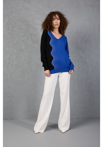 Saks-Siyah Iki Renkli Taş Detaylı V Yaka Triko Bluz