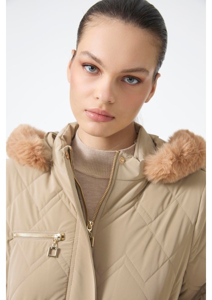 Kürk Detaylı Kapüşonlu Uzun Şişme Mont 12765 indirimleri