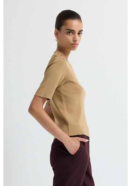 Yakası Taş Detaylı Triko Kazak Camel 13943006002 fırsatları