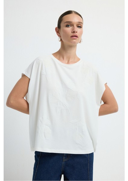 Pul Nakışlı Tişört Kemik 17545830000 fırsatları