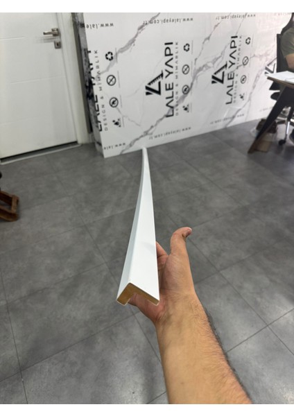 Beyaz Ahşap Köşe Kapatma