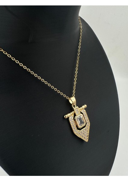 Gold Renk Taşlı Geometrik Kolye – Gösterişli ve Şık Tasarım fiyatları