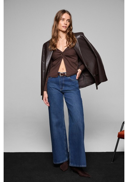 Anuvıea Kadın Asimetrik Yakalı Önü Açık Esnek Kumaşlı Uzun Kollu Koyu Kahverengi Bluz modelleri