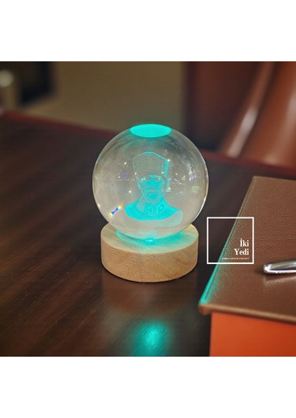 Atatürk Işıklı Kristal Cam Küre, LED Aydınlatmalı Masa Dekoru Ofis Ev Hediyesi Masa Üstü Aksesuar fiyatları