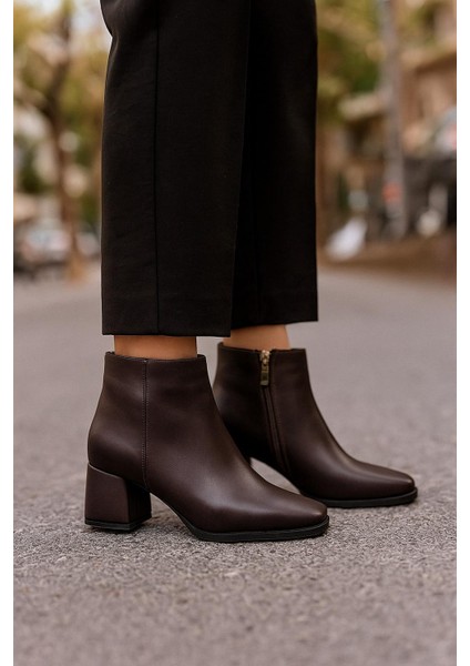 Küt Burunlu Kalın Topuklu Günlük Bot