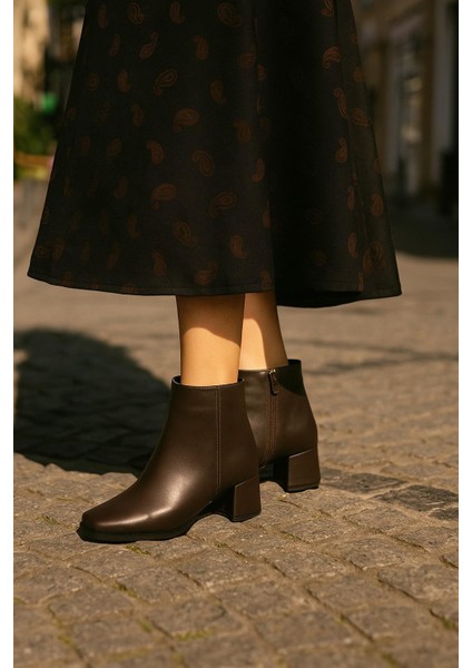 Küt Burunlu Kalın Topuklu Günlük Bot fiyatları