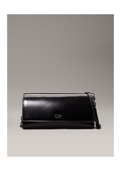 Kadın Logolu Zincir Askılı Siyah Cüzdan