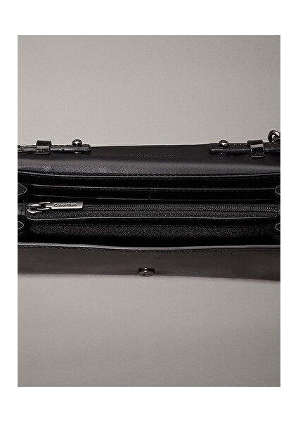 Kadın Logolu Zincir Askılı Siyah Cüzdan fırsatları