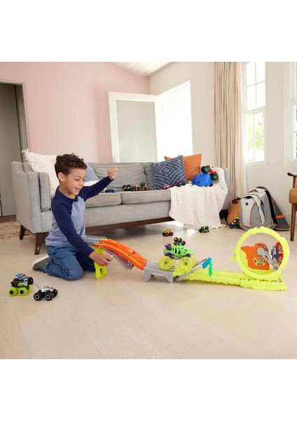 Hot Wheels Monster Trucks Charge Chase Challenge Oyun Seti HXT05 modelleri