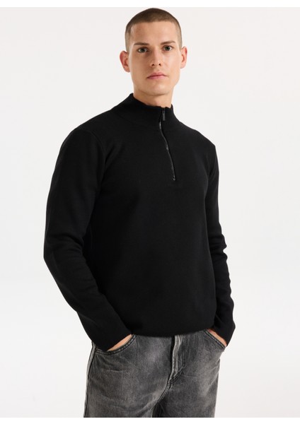 Dik Yaka Relaxed Düz Örgü Desenli Siyah Erkek Kazak J5WM-KZK7204 modelleri