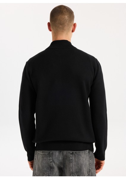 Dik Yaka Relaxed Düz Örgü Desenli Siyah Erkek Kazak J5WM-KZK7204 indirimleri