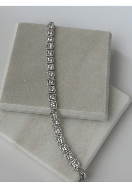 Taşlı Kare Şekilli Parlak Silver Bileklik fırsatları