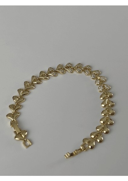 Parlak ve Taşlı Kalp Figürlü Gold Bileklik