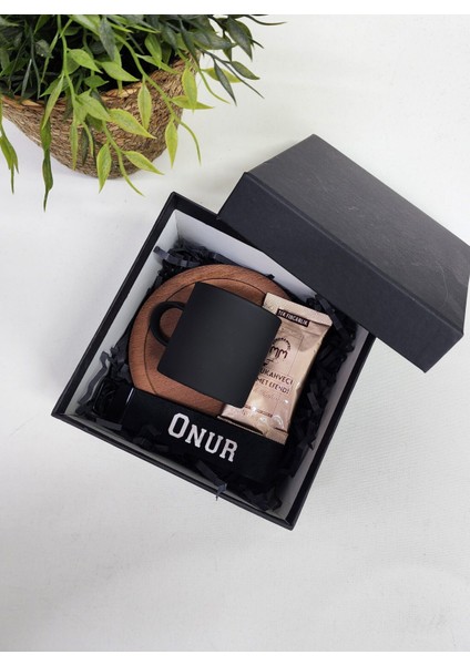 Kişiye Özel Isme Özel Anahtarlık Buzlu Cam Mat Siyah Kahve Fincanı ve Kahve Hediye Seti fiyatları