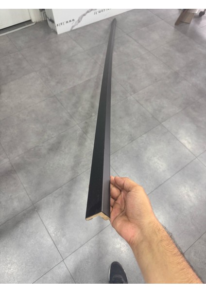 Siyah Ahşap Köşe Kapatma