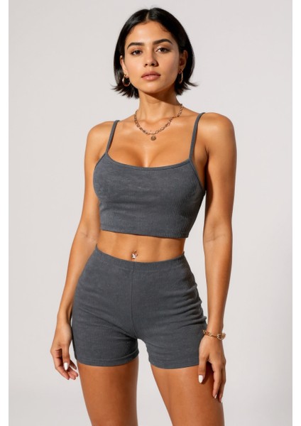 Kadın Antrasit Gri Şortlu Kaşkorse Gecelik Takım – Modern, Konforlu ve Günlük Kombinlere Uygun