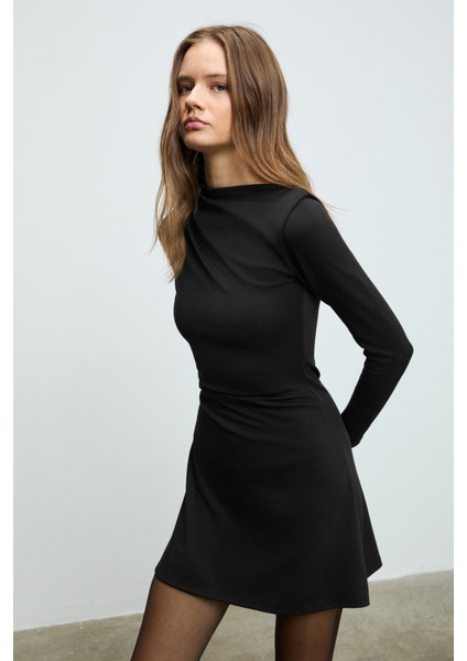 Velıra Kadın Omuz ve Bel Kısmında Pile Detaylı Sıfır Yaka Fermuarlı Uzun Kollu Mini Siyah Elbise modelleri