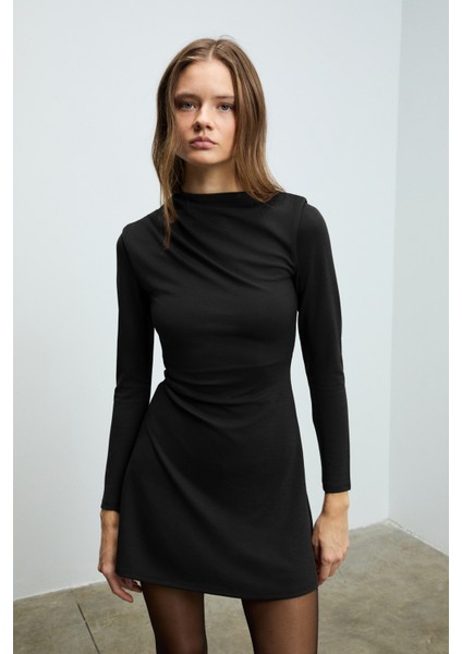 Velıra Kadın Omuz ve Bel Kısmında Pile Detaylı Sıfır Yaka Fermuarlı Uzun Kollu Mini Siyah Elbise indirimleri