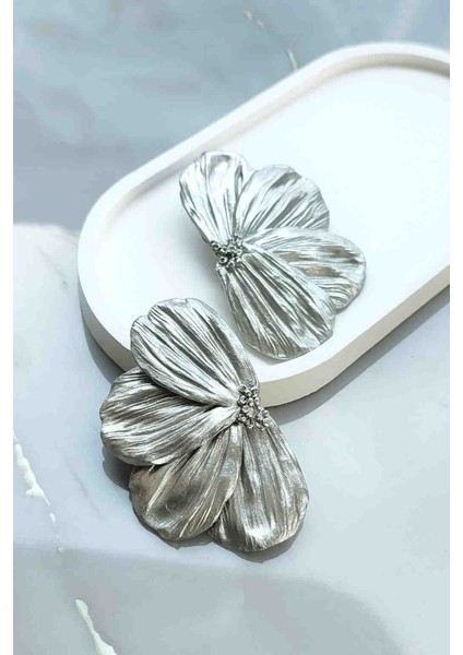 Silver Bloom Büyük Yarım Çiçek Formlu Çiçek Küpe - Şık ve Gösterişli fiyatları