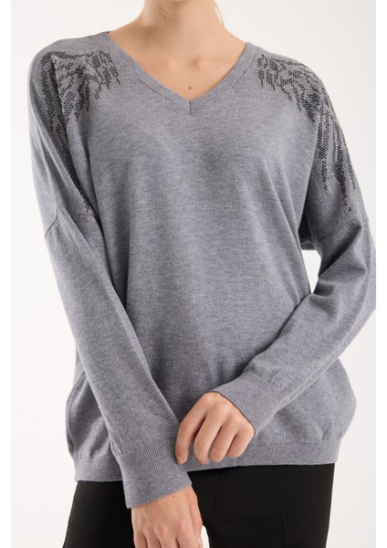 Kadın Gri Omuzları Taş Detaylı V Yaka Triko Bluz