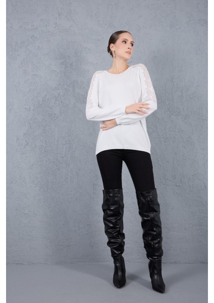 Kadın Beyaz Ajurlu Inci Detaylı Reglan Kollu Yuvarlak Yaka Triko Bluz