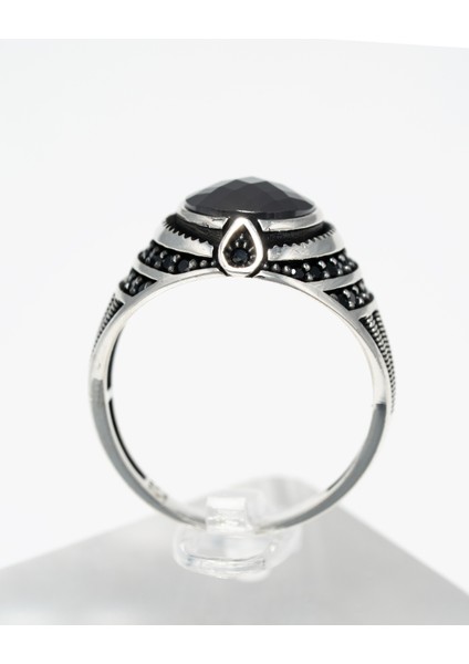 Siyah Oniks Taşlı 925 Ayar Gümüş Erkek Yüzük – Modern ve Karizmatik Tasarım indirimleri