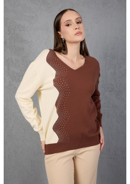 Kahve-Ecru Iki Renkli Taş Detaylı V Yaka Triko Bluz