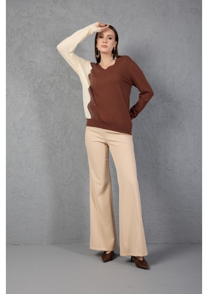 Kahve-Ecru Iki Renkli Taş Detaylı V Yaka Triko Bluz
