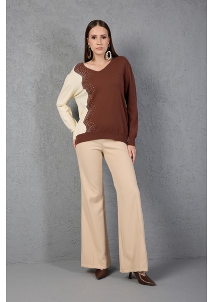 Kahve-Ecru Iki Renkli Taş Detaylı V Yaka Triko Bluz