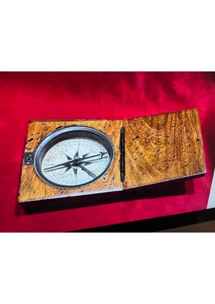 Ahşap Kaidesinde Pirinç Pusula 8 cm 8 cm 3 cm Ölçülerinde fiyatları