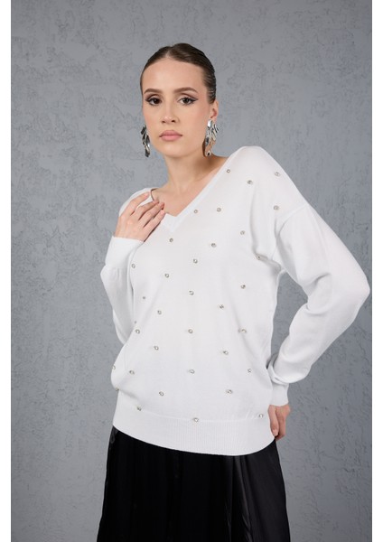 Kadın Beyaz Önü Taş Detaylı V Yaka Triko Bluz modelleri