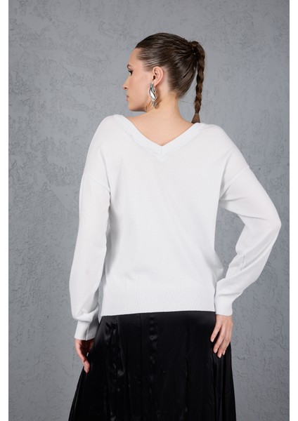 Kadın Beyaz Önü Taş Detaylı V Yaka Triko Bluz fırsatları