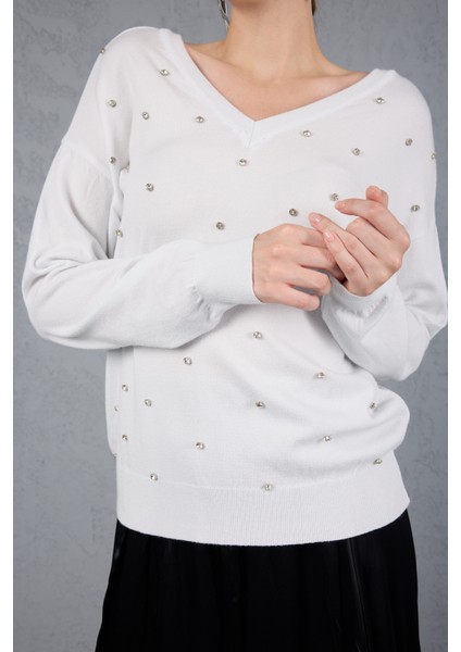 Kadın Beyaz Önü Taş Detaylı V Yaka Triko Bluz indirimleri