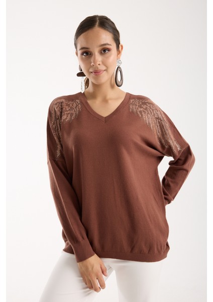 Kadın Kahve Omuzları Taş Detaylı V Yaka Triko Bluz fırsatları