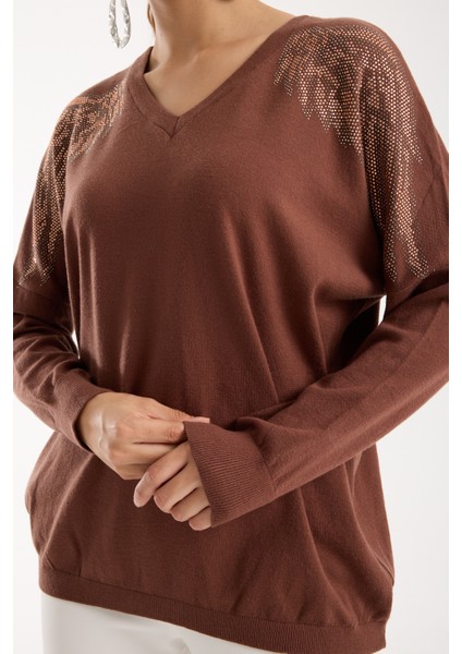 Kadın Kahve Omuzları Taş Detaylı V Yaka Triko Bluz