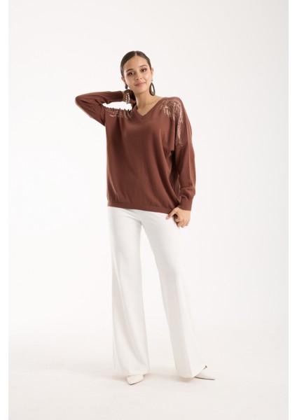 Kadın Kahve Omuzları Taş Detaylı V Yaka Triko Bluz