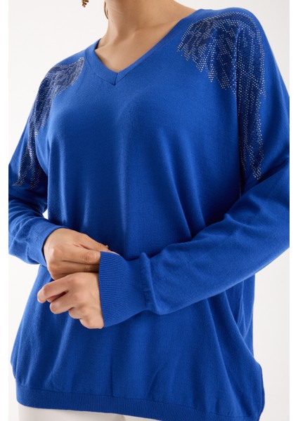 Kadın Saks Mavisi Omuzları Taş Detaylı V Yaka Triko Bluz