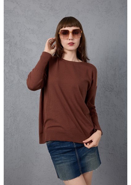 Kadın Kahve Omuzları Taş Detaylı Geniş Manşetli Bisiklet Yaka Triko Bluz fiyatları