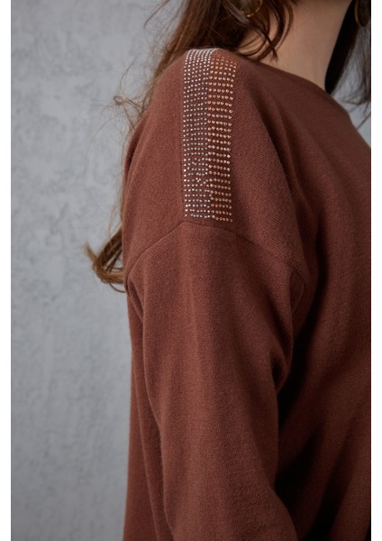 Kadın Kahve Omuzları Taş Detaylı Geniş Manşetli Bisiklet Yaka Triko Bluz fırsatları