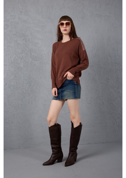 Kadın Kahve Omuzları Taş Detaylı Geniş Manşetli Bisiklet Yaka Triko Bluz