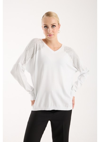 Kadın Beyaz Omuzları Taş Detaylı V Yaka Triko Bluz