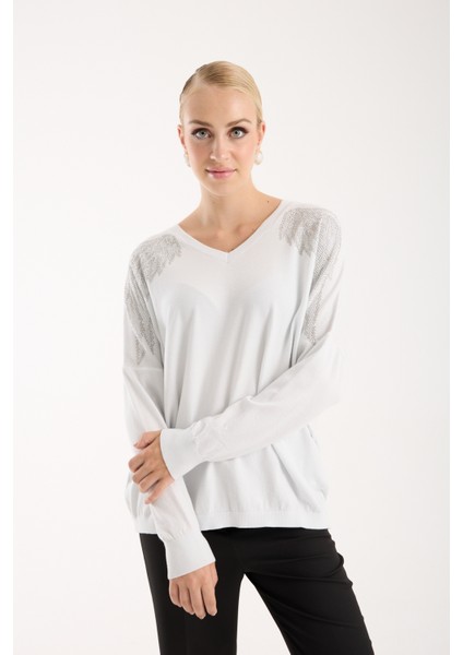 Kadın Beyaz Omuzları Taş Detaylı V Yaka Triko Bluz fiyatları