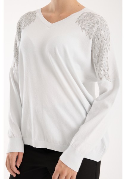 Kadın Beyaz Omuzları Taş Detaylı V Yaka Triko Bluz