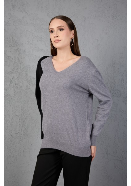 Gri-Siyah Iki Renkli Taş Detaylı V Yaka Triko Bluz fırsatları