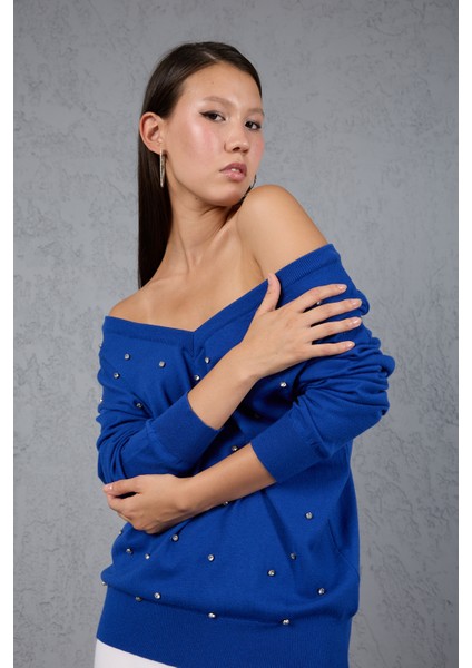 Kadın Saks Mavisi Önü Taş Detaylı V Yaka Triko Bluz